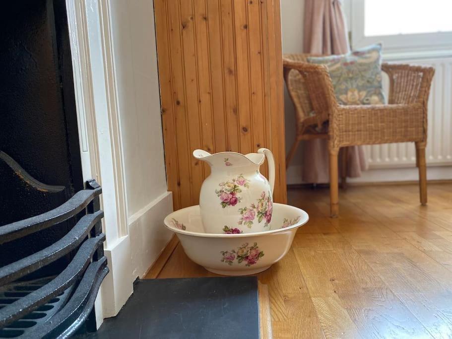 Windsor Cottage: Cosy, Charming, Full Of Character Exterior photo