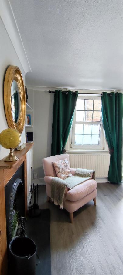 Windsor Cottage: Cosy, Charming, Full Of Character Exterior photo