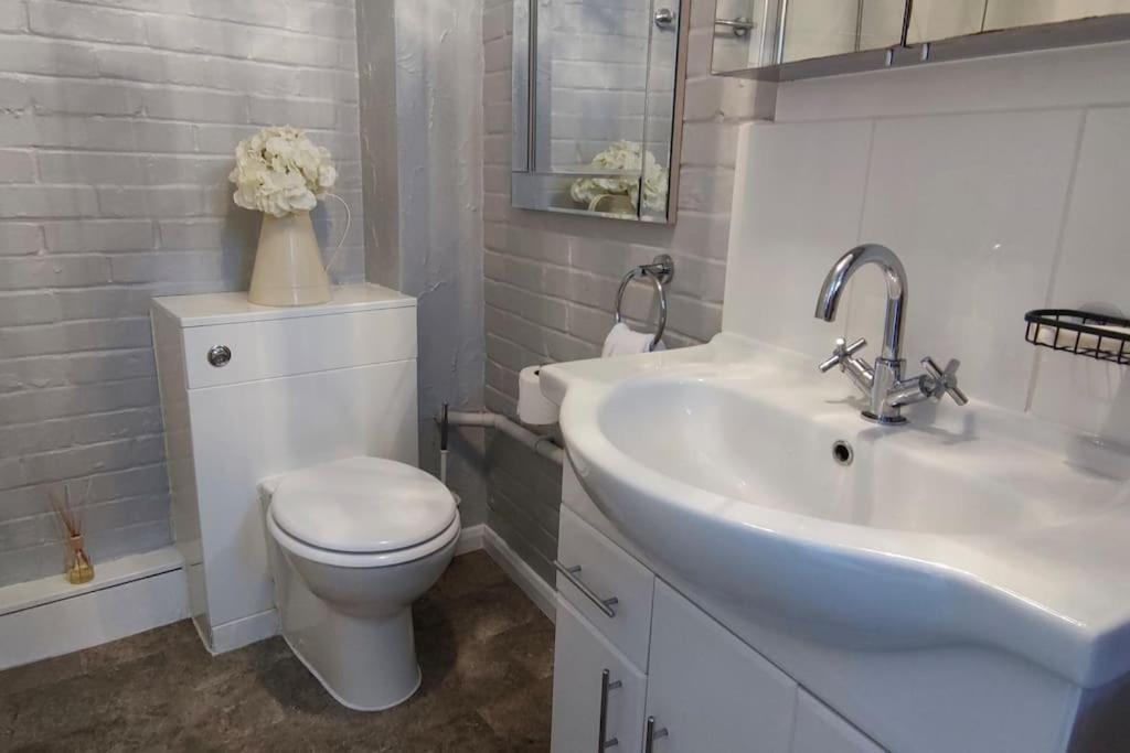 Windsor Cottage: Cosy, Charming, Full Of Character Exterior photo
